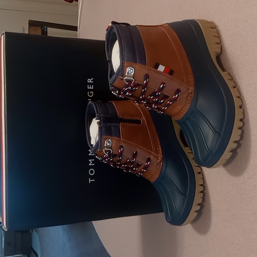 Tommy Hilfiger Little Girls Danni Rain Boots New In Box Size 13  BUY NOW & SAVE!